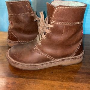 Duckfeet Gently used Odense’s size 40 in cocoa.